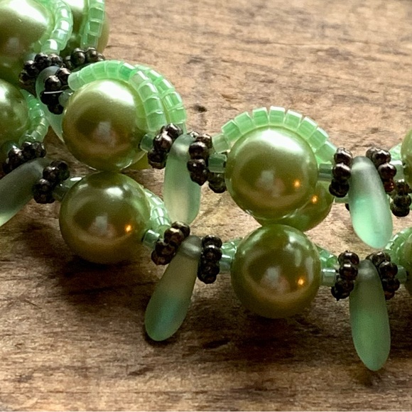 Lustrous Green Glass Beaded Wire Wrap Bracelet Women’s Jewelry Unique Design - Picture 4 of 9